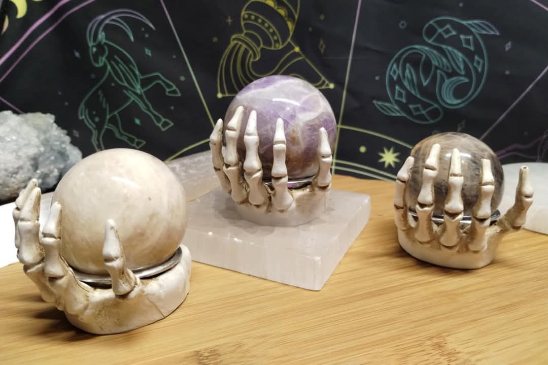 Skeleton Hand Sphere Holder