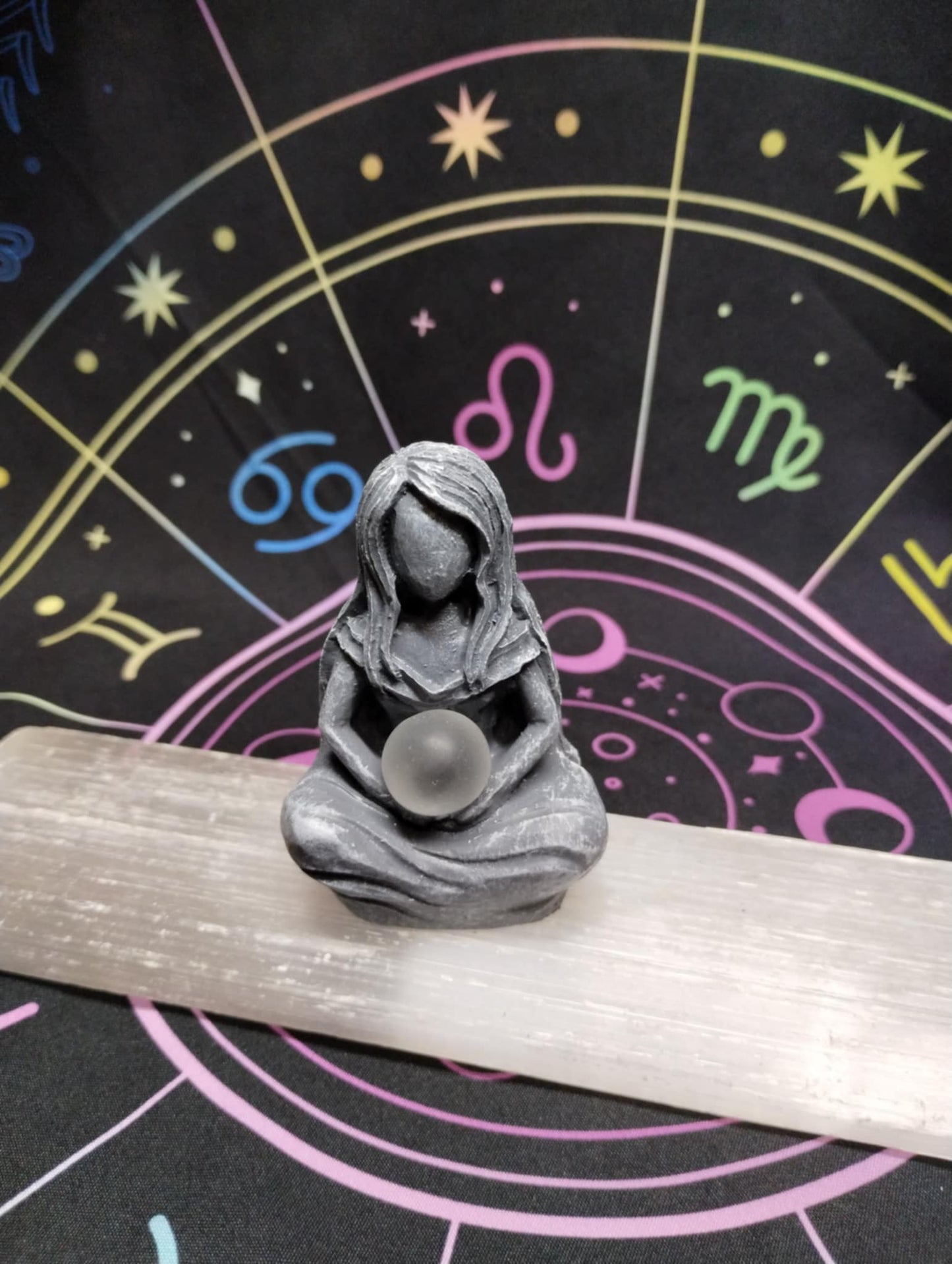 MOON 🌙 GODDESS STATUE